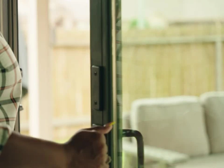 Çayyolu Menteşeli Sineklik Özel Ölçü ve Ebatlarda Sineklik İmalatı