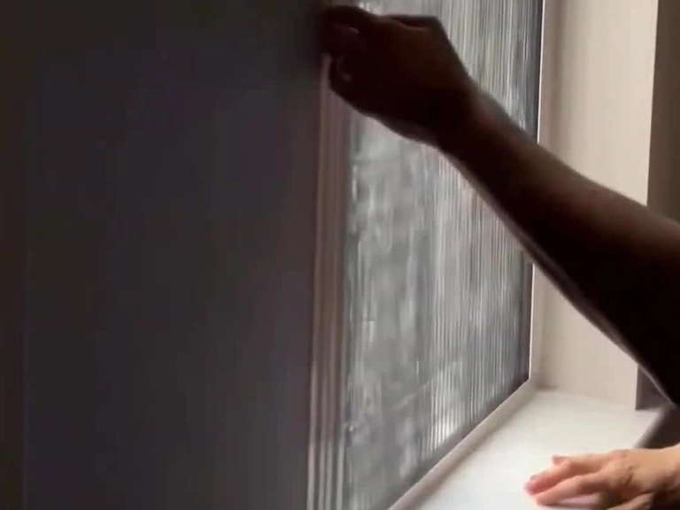 Çayyolu Pileli Sineklik İnce Yapı İç Mekanı Saklar ve Gizliliği Korur